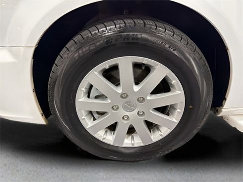 Used 2014 Chrysler Town & Country Touring image 35