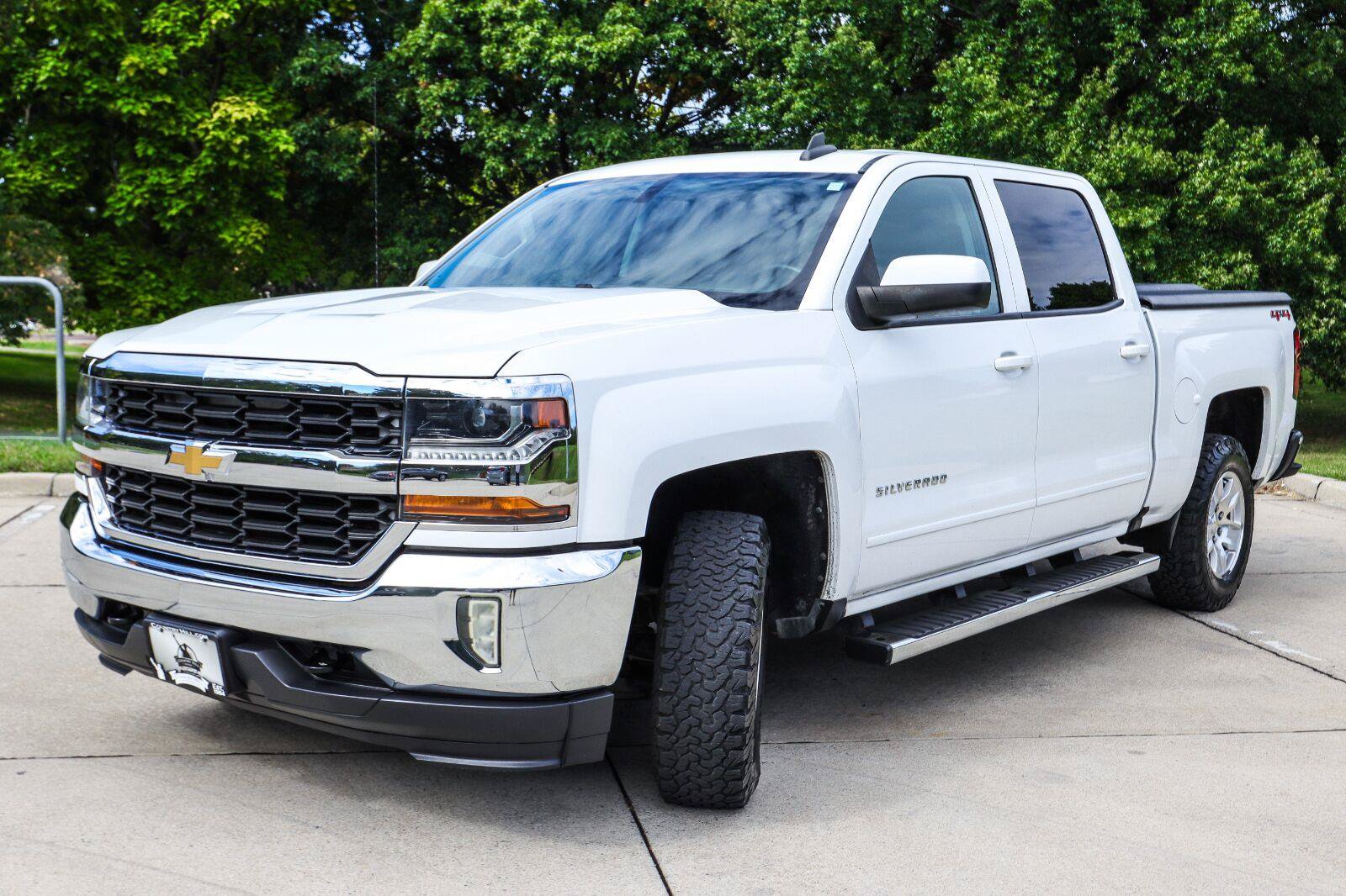 Used 2017 Chevrolet Silverado 1500 LT w/ All Star Edition AWD/4WD image 3