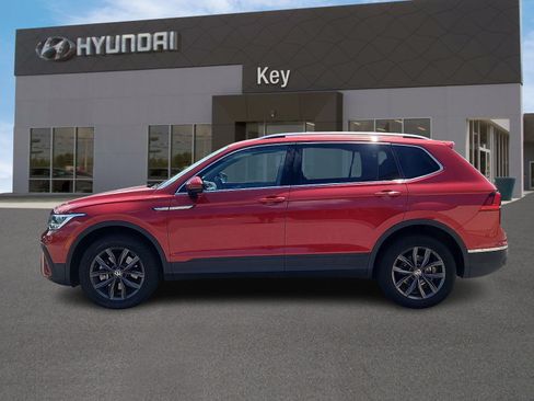 Used 2022 Volkswagen Tiguan SE AWD/4WD image 6