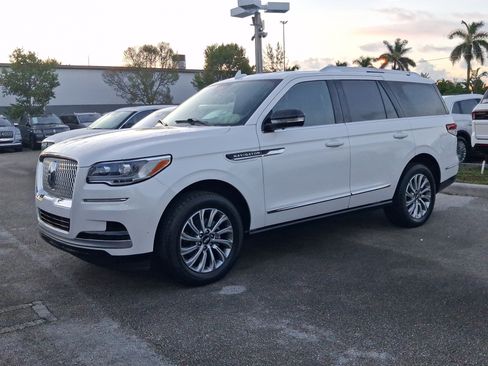 Certified 2024 Lincoln Navigator Premiere AWD/4WD image 2