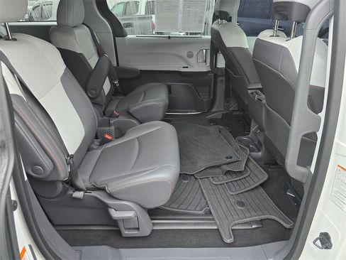 Used 2021 Toyota Sienna XSE w/ XSE Plus Package image 12
