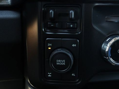 New 2026 Ford F250 Lariat w/ Black Appearance Package image 17