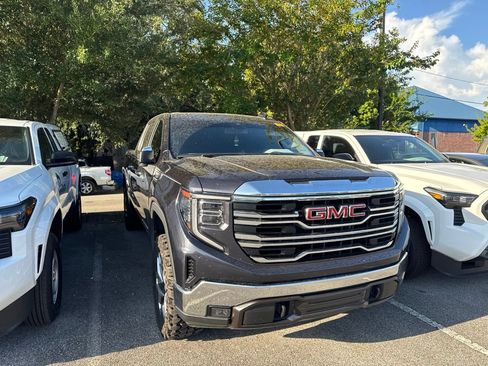 Used 2022 GMC Sierra 1500 SLT AWD/4WD image 3