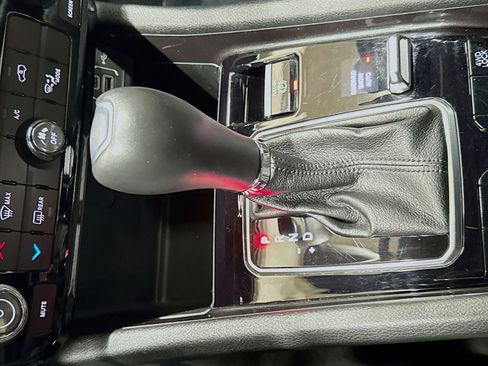 Used 2024 Jeep Compass Latitude image 19