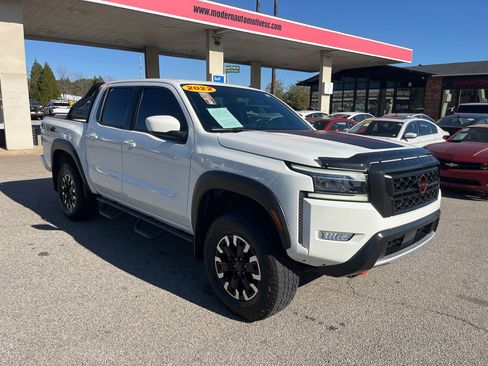 Used 2022 Nissan Frontier PRO-4X w/ Technology Package image 4