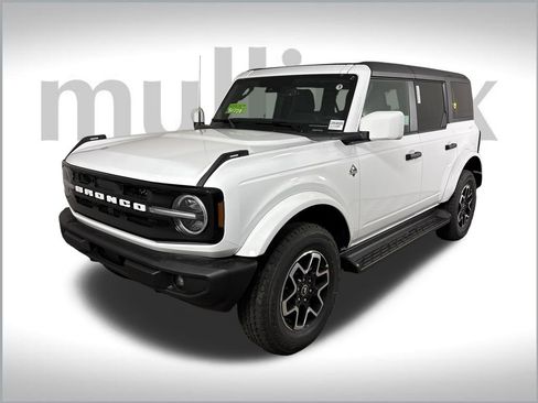 New 2026 Ford Bronco Outer Banks image 11
