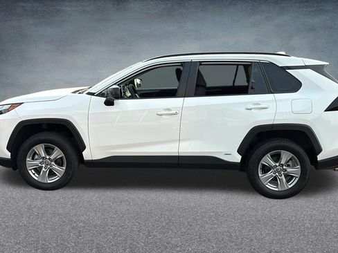 Used 2025 Toyota RAV4 LE AWD/4WD image 3