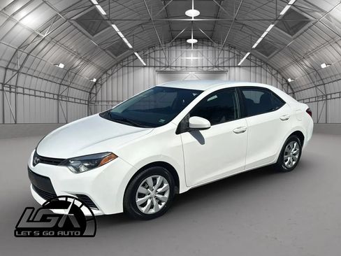 Used 2015 Toyota Corolla LE FWD image 3