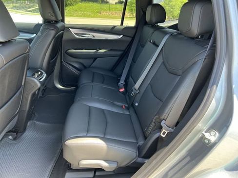 New 2025 Cadillac XT6 Luxury image 30