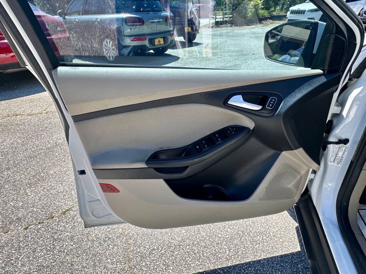 Used 2015 Ford Focus SE FWD image 11