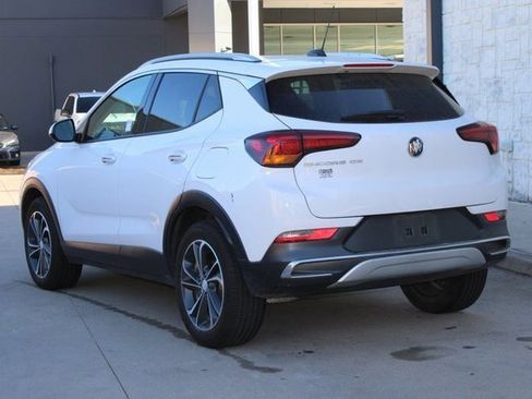 Certified 2022 Buick Encore GX Essence image 3