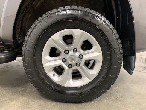 Used 2020 Toyota 4Runner SR5 Premium w/ Moonroof Package AWD/4WD image 23