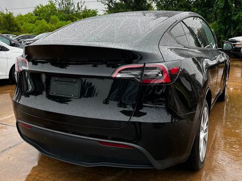 Used 2024 Tesla Model Y 2WD image 7