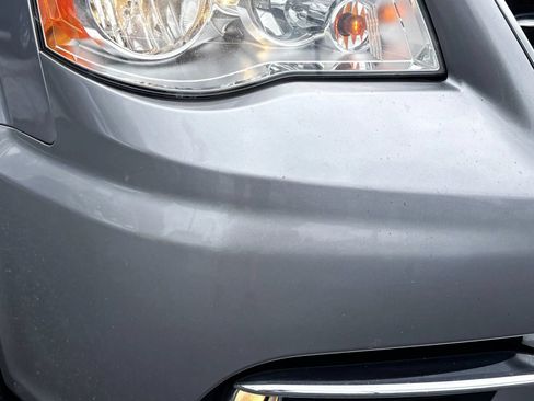 Used 2013 Chrysler Town & Country Touring-L w/ Driver Convenience Group FWD image 7