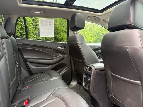 Used 2020 Buick Envision Essence FWD image 17