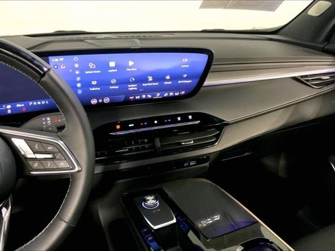 Used 2025 Buick Enclave Avenir w/ Super Cruise Package FWD image 6