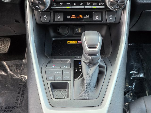Used 2025 Toyota RAV4 XLE Premium w/ Weather Package AWD/4WD image 29