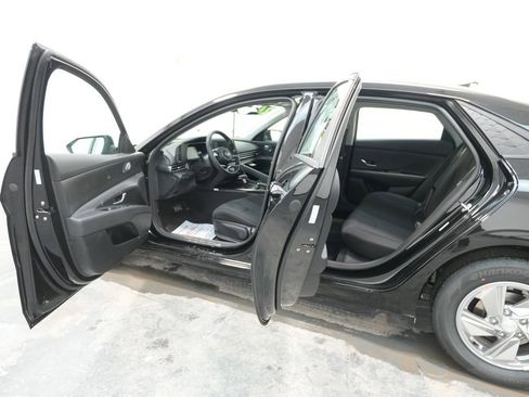 New 2026 Hyundai Elantra SE image 19