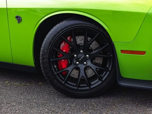 Used 2015 Dodge Challenger SRT Hellcat RWD image 4