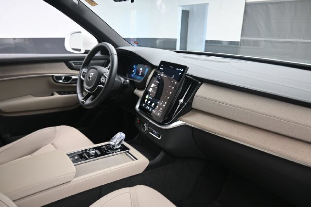 Used 2026 Volvo XC90 B6 Plus w/ Protection Package Premier AWD/4WD image 29