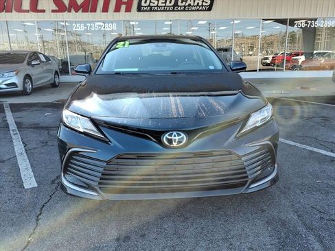 Used 2021 Toyota Camry LE image 2