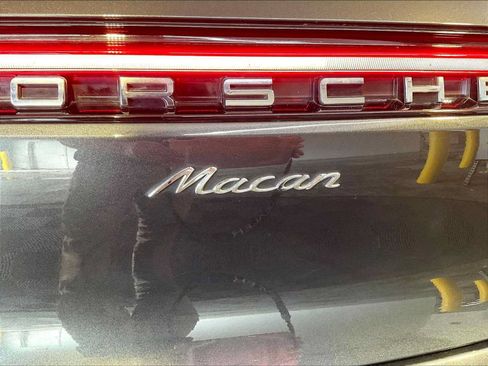 Certified 2020 Porsche Macan AWD/4WD image 35