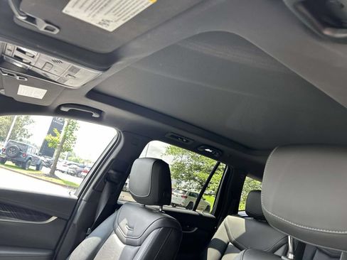 Used 2024 Cadillac XT6 Premium Luxury w/ Technology Package FWD image 13