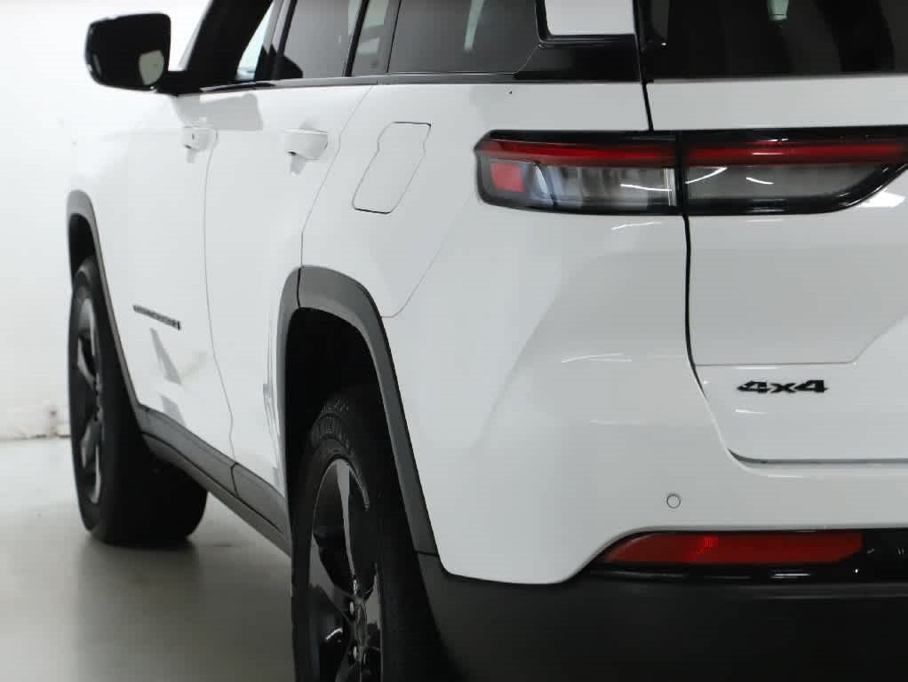 Used 2023 Jeep Grand Cherokee Altitude AWD/4WD image 40