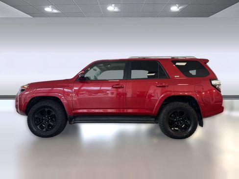 Used 2015 Toyota 4Runner SR5 AWD/4WD image 2
