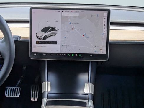 Used 2021 Tesla Model Y Long Range AWD/4WD image 17