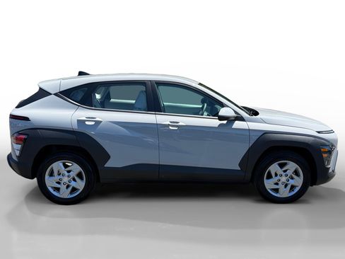 Certified 2025 Hyundai Kona SE FWD image 6