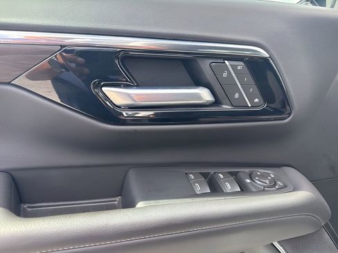 Used 2025 Chevrolet Tahoe LT AWD/4WD image 29