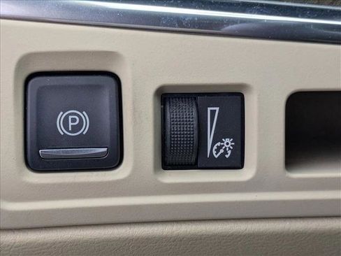 Used 2017 Cadillac XT5 FWD image 12