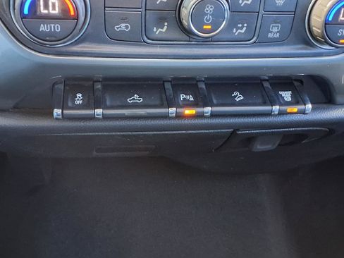 Used 2019 Chevrolet Silverado 2500 LT AWD/4WD image 20