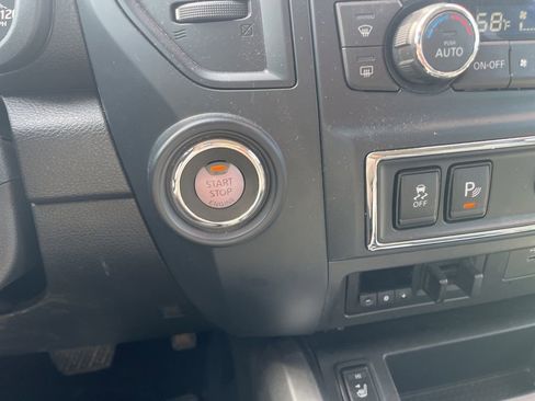Used 2023 Nissan Titan SV w/ SV Convenience Package RWD image 45