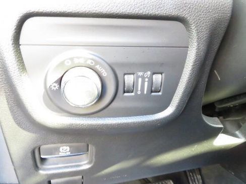 Used 2024 Jeep Grand Cherokee L Laredo image 19