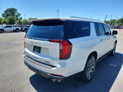 Certified 2025 GMC Yukon XL Denali Ultimate AWD/4WD image 3