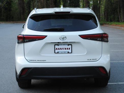 Used 2020 Toyota Highlander XLE image 18