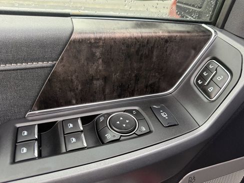 Used 2023 Ford F350 Lariat w/ Chrome Package image 26