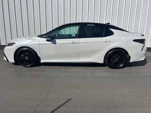 Used 2022 Toyota Camry XSE image 3