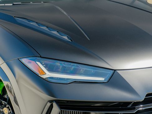 Used 2024 Lamborghini Urus Performante AWD/4WD image 30