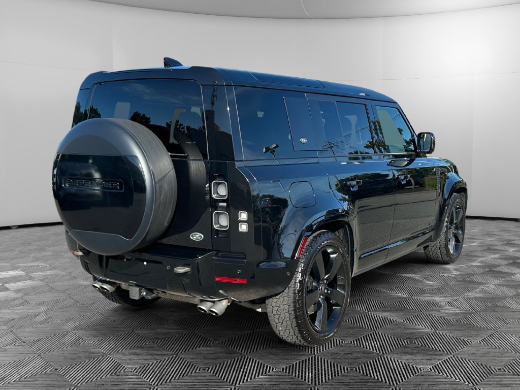 Used 2023 Land Rover Defender 110 V8 AWD/4WD image 6