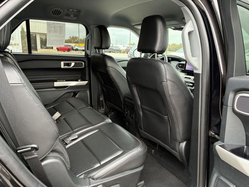 Used 2024 Ford Explorer XLT w/ Equipment Group 202A image 4