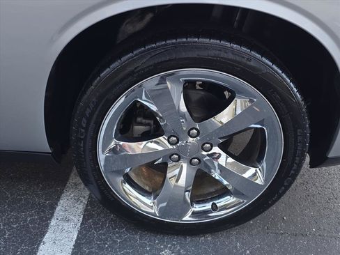 Used 2023 Dodge Challenger SXT image 6