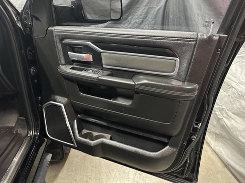 Used 2020 RAM 2500 Laramie w/ Night Edition AWD/4WD image 9