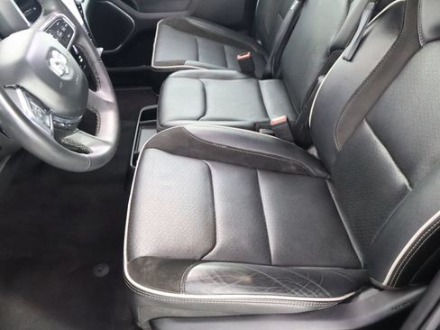 Used 2025 RAM 1500 Laramie AWD/4WD image 25