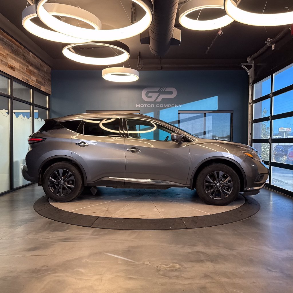 Used 2018 Nissan Murano SV w/ Premium Package AWD/4WD image 2