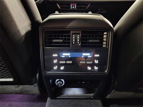 Used 2024 Porsche Cayenne Coupe image 30