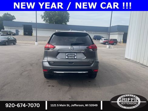 Used 2018 Nissan Rogue SV image 4