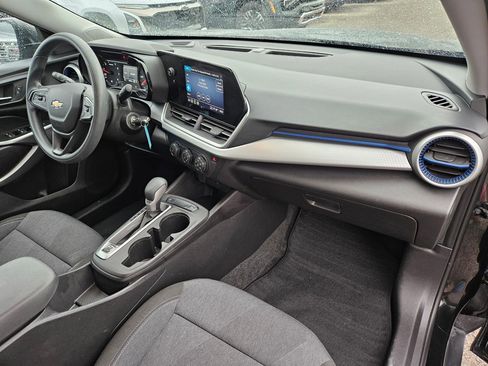 Used 2024 Chevrolet Trax LS FWD image 31